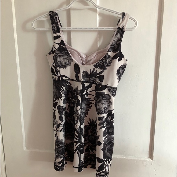 Lululemon aria tank in brisk bloom black/white - Picture 2 of 13